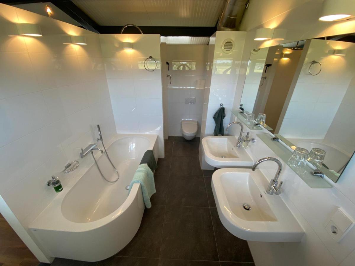 Hestar Husid, Het Luxe Paardenhuis Weesp Bagian luar foto