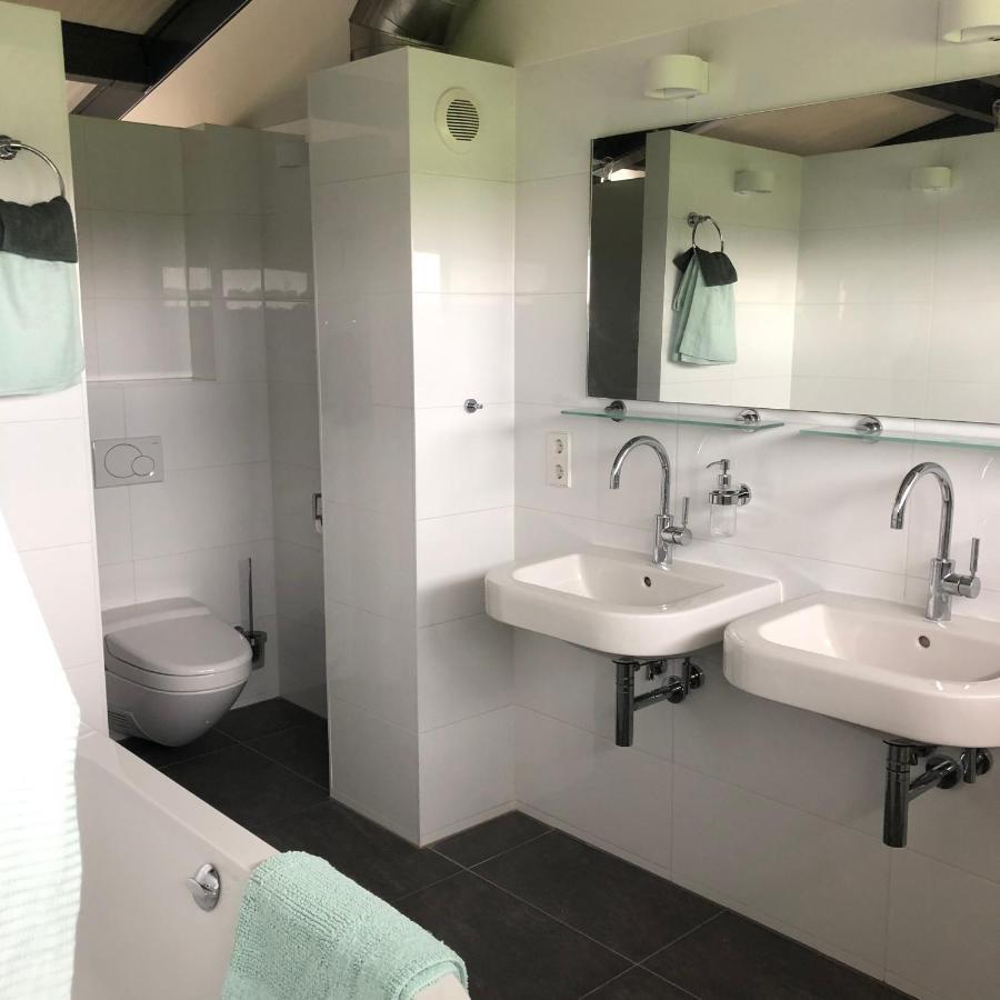 Hestar Husid, Het Luxe Paardenhuis Weesp Bagian luar foto