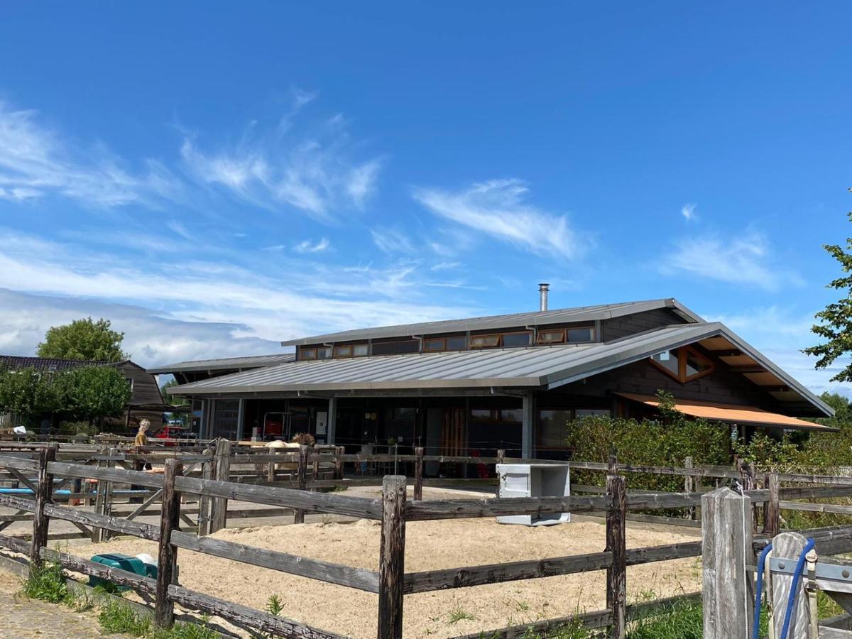 Hestar Husid, Het Luxe Paardenhuis Weesp Bagian luar foto