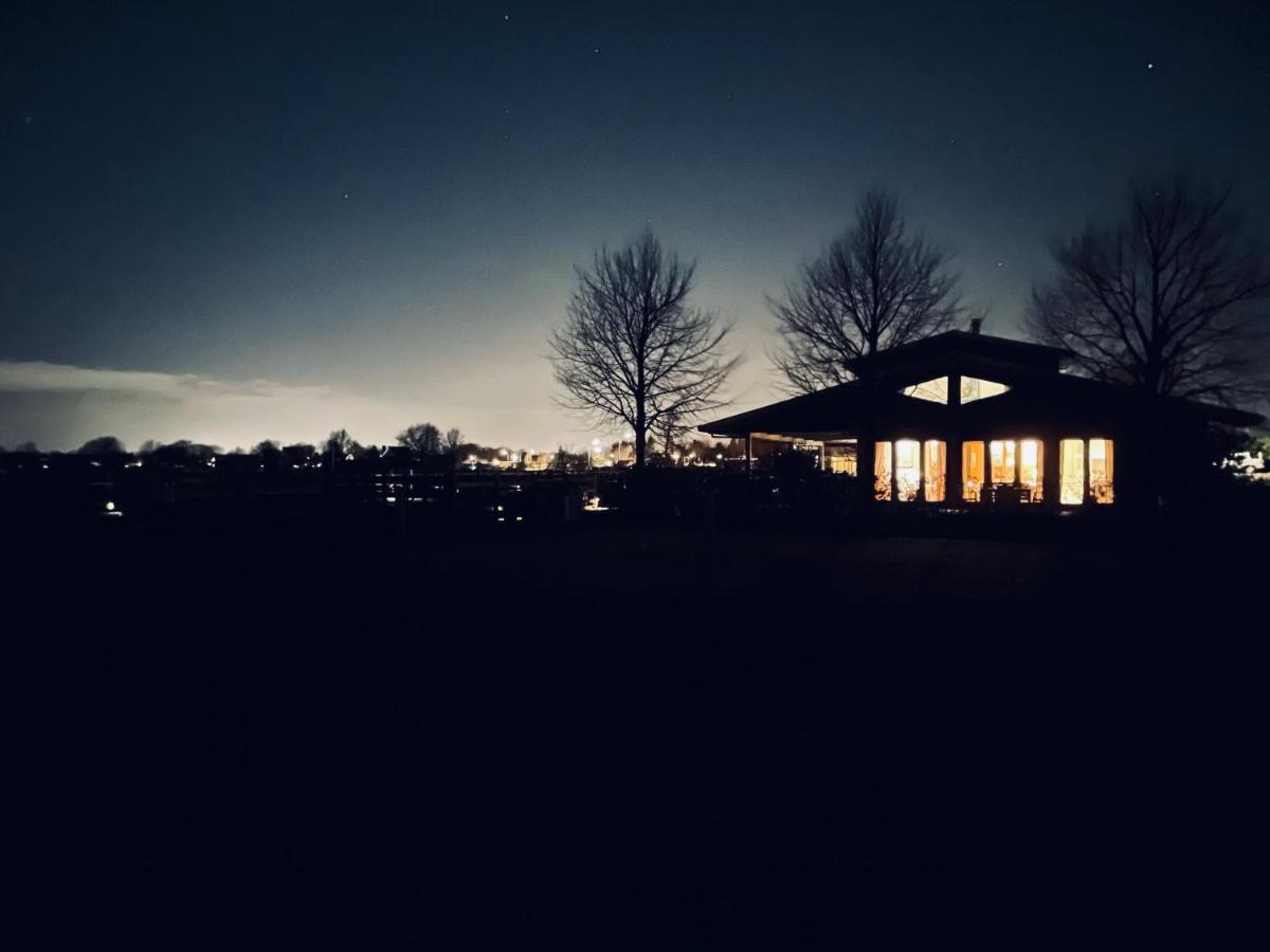 Hestar Husid, Het Luxe Paardenhuis Weesp Bagian luar foto